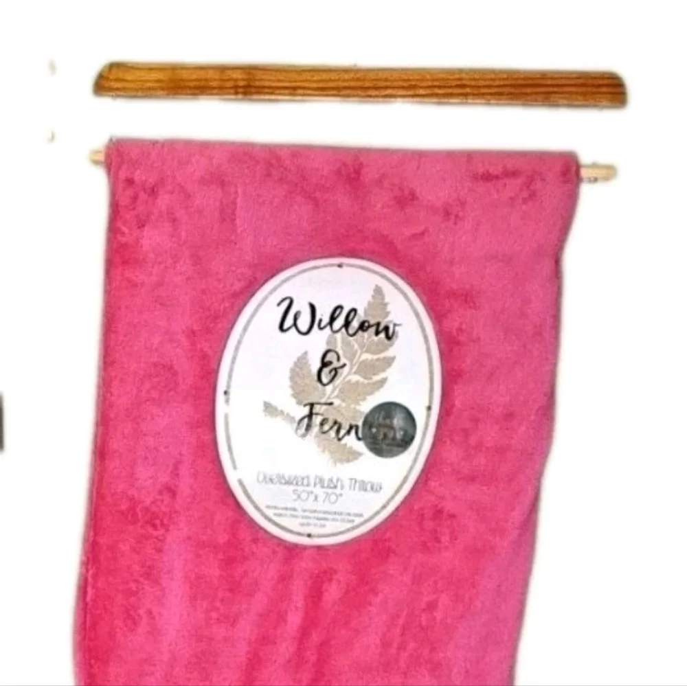 Willow & Fern Oversized Plush Throw Blanket Bright Hot Pink 50/70